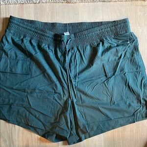 Women’s Old Navy Cargo shorts
